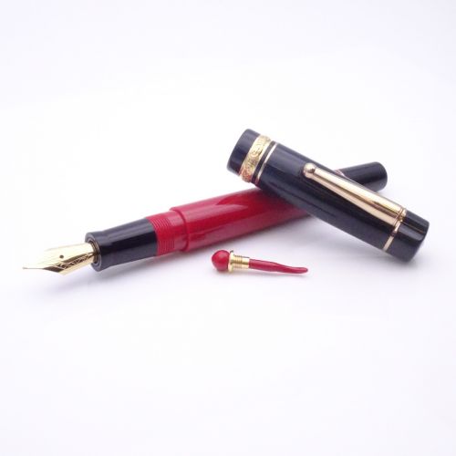 Delta We Smorfia Fountain Pen Red and Black Gold Finish Steel Nib |  Wondersmall.com